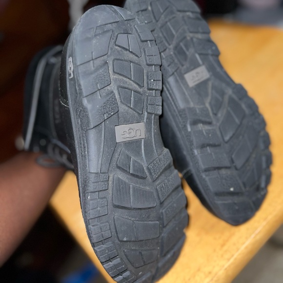 Boys UGG boots - Picture 3 of 5